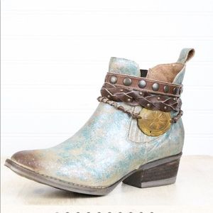 Corral Green Harness and Stud Booties